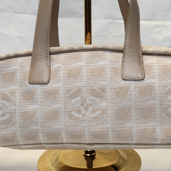 CHANEL Travel Line Nylon Jacquard Leather bag - Picture 3 of 8